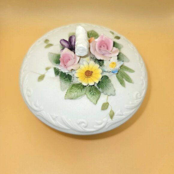 Vintage Lefton Capodimonte Porcelain Footed Trinket Box With Floral Lid SM2011 - Picture 3 of 7